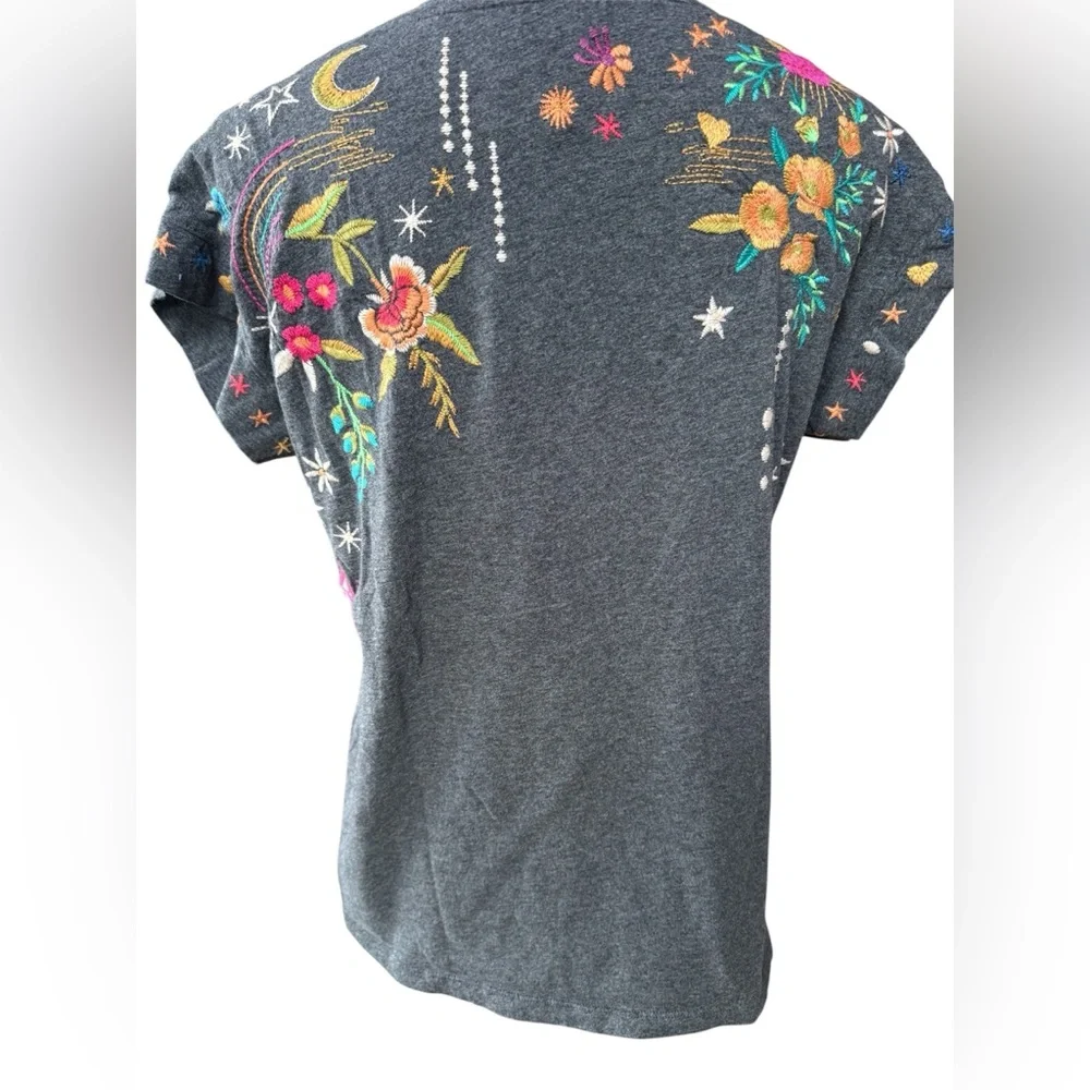Johnny Was Thalia relaxed cap sleeve embroidered t shirt. - Picture 4 of 6